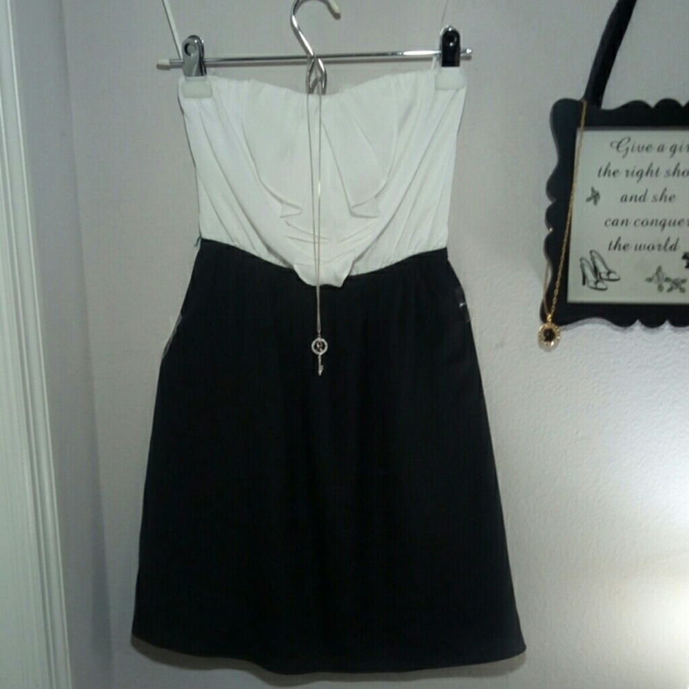 (NWT)EXPRESS STRAPLESS DRESS (0)